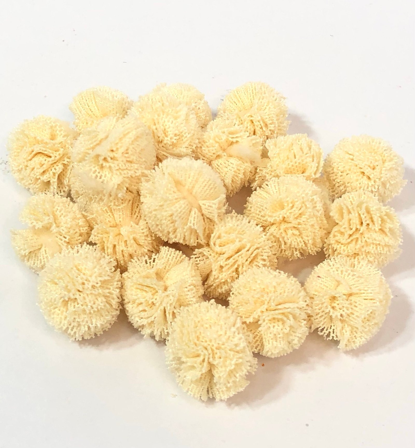 Pompom malha -Amarelo Manteiga - 1,5cmm
20unid