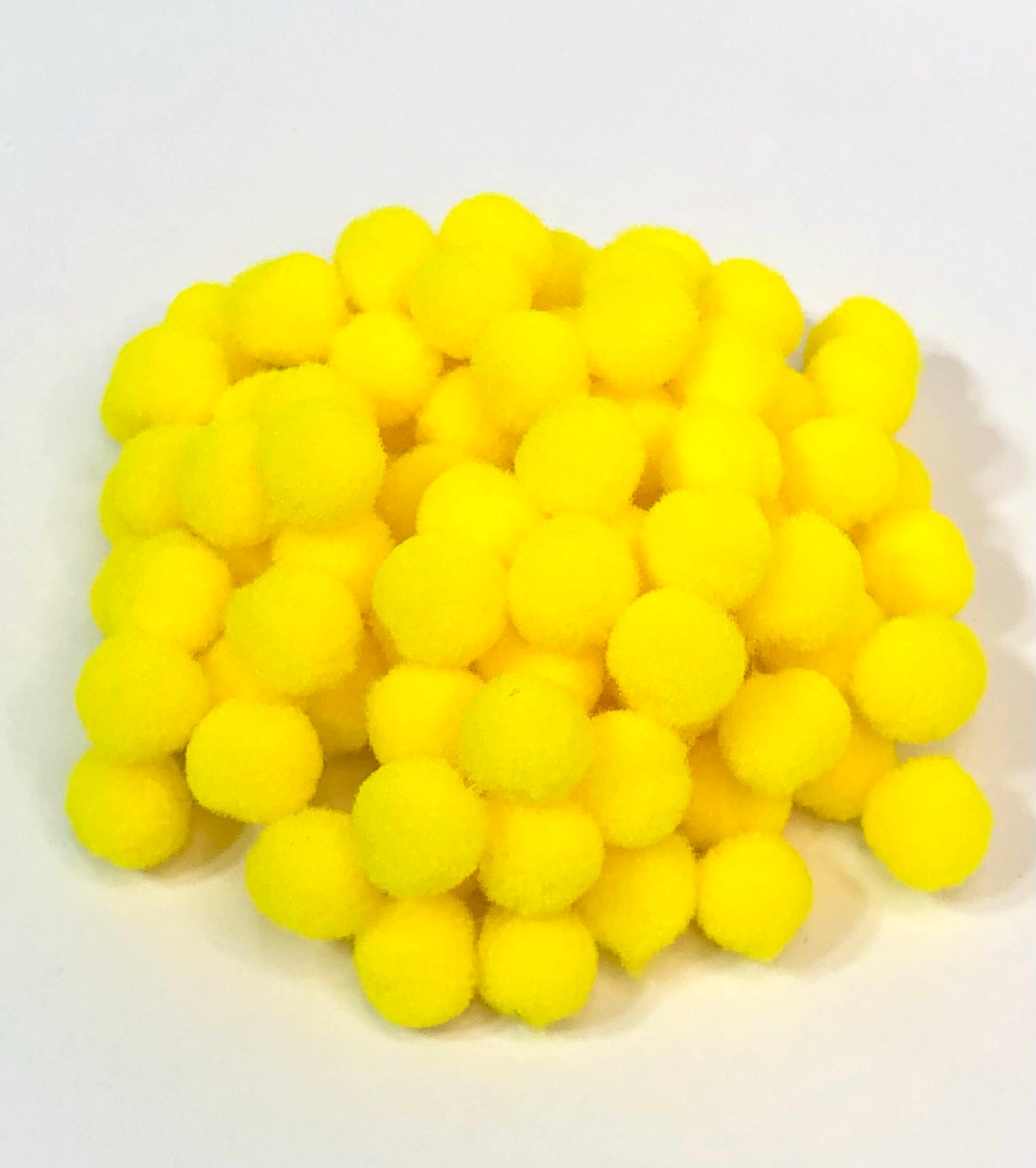 Pompom Bolinha-Amarelo  -10mm
Aprx 100unid