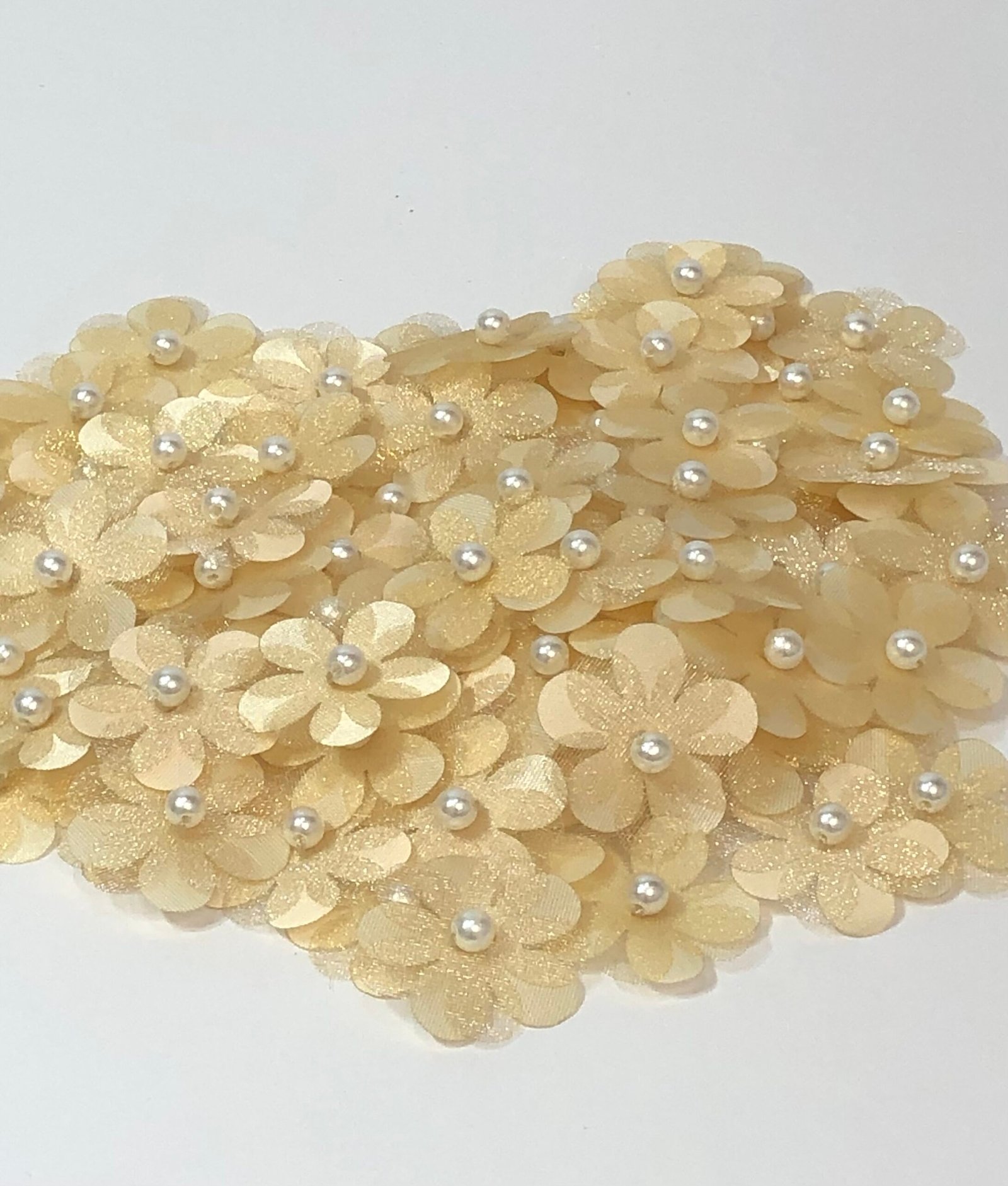 Flor organza - 2,5cm - Dourado - 10 unid.