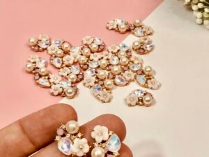 Aplique - Flor metal  - Dourado/Pérolas - 02 unid.