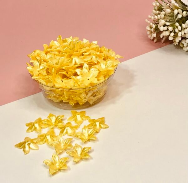 Flor 20mm Amarelo Perolado 12Gr (aprox.40uni)
